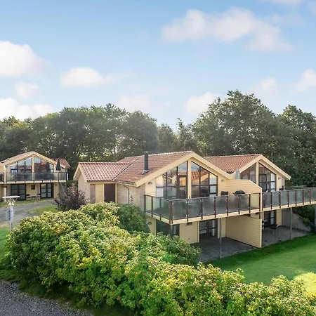 Holiday home Stunning In With Kitchen